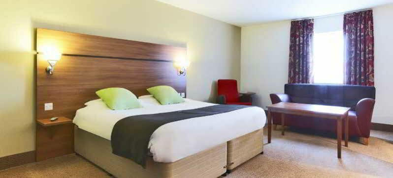 Premier Inn Glasgow Braehead Bagian luar foto